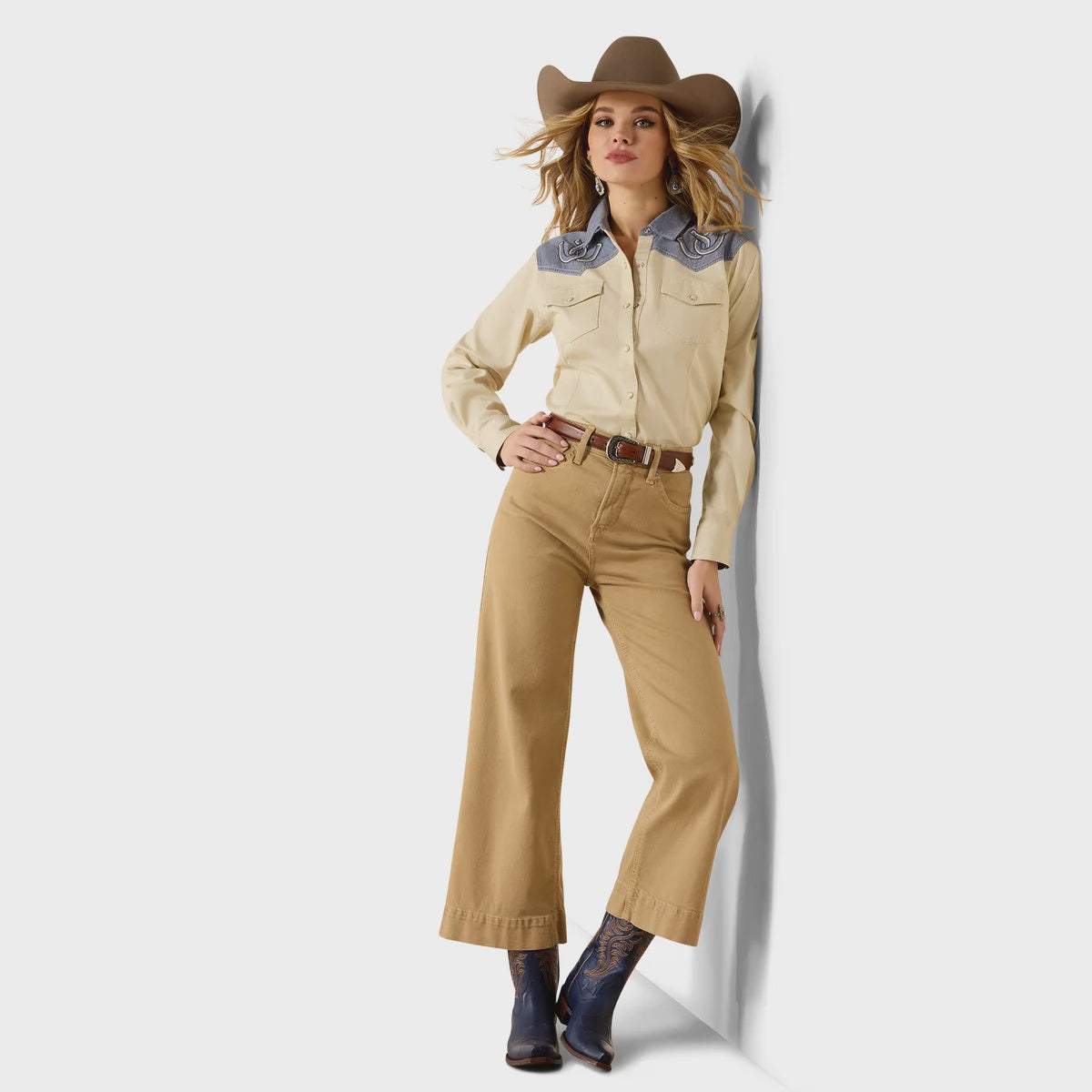 Ariat Womens Horseshoe Western Snap LS Shirt