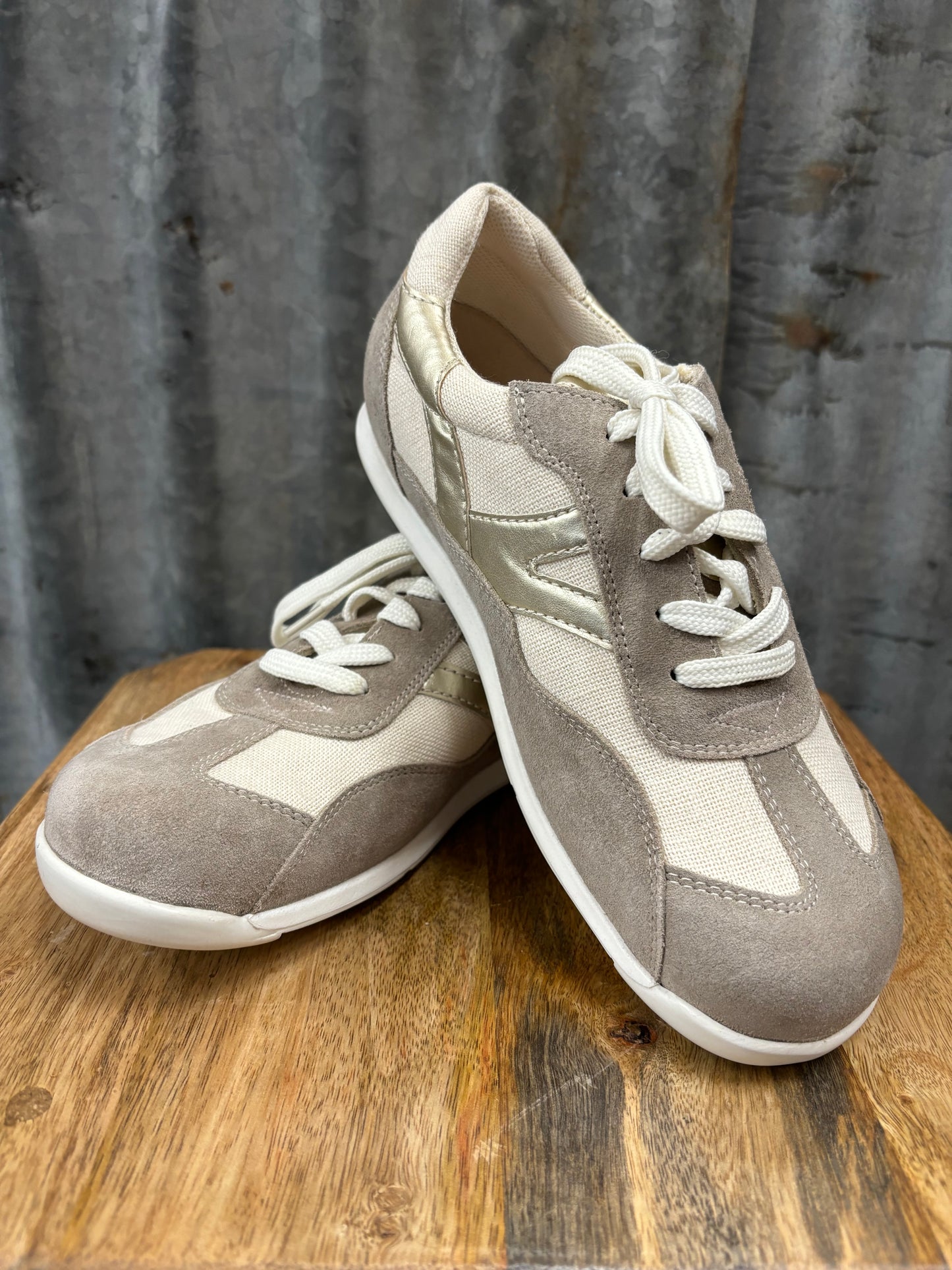 FIRESALE Birkenstock Offenburg in Beige/Gold leather and suede. Size 38