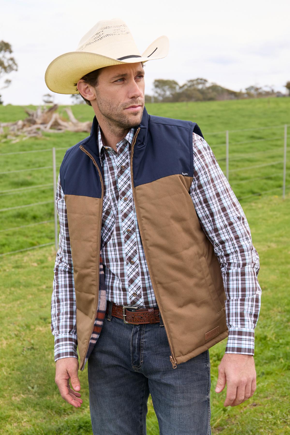 Wrangler Mens Koda Reversible Vest in Tan/Navy